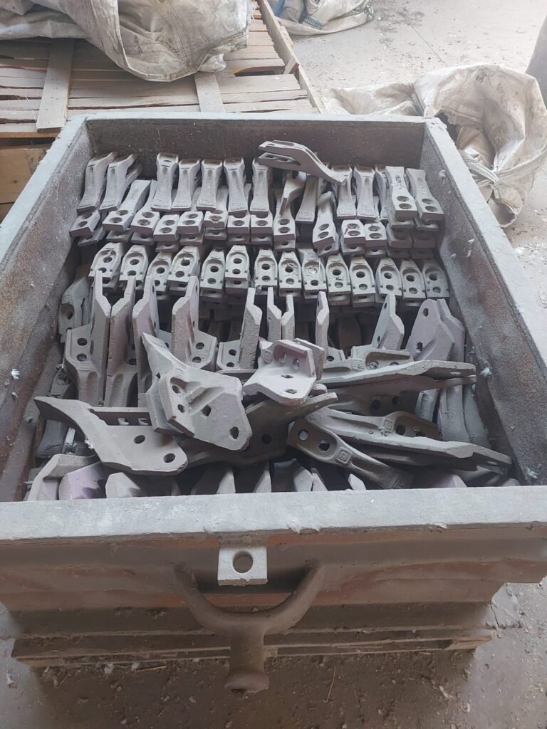 Morçelik iş makinaları için döküm tırnak (kepçe dişi) parçası